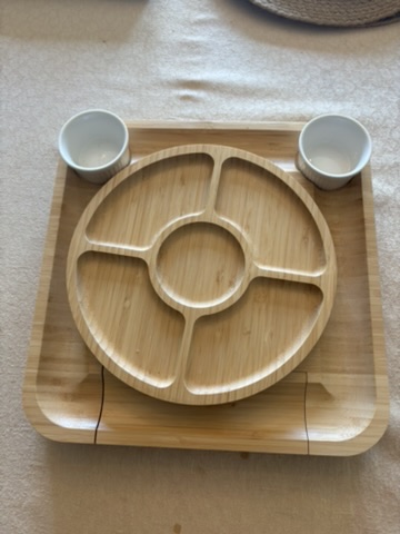 Tabla de madera con plato divisor giratorio para botanas
