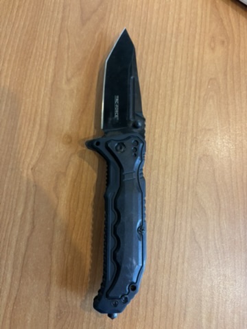 Navaja / cuchillo plegable táctico negro