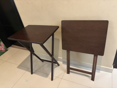 Mesas plegables de madera oscura (par)