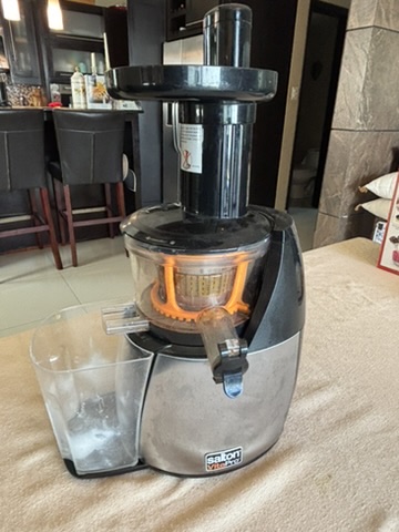 Extractor de jugos Salton VitaPro slow juicer
