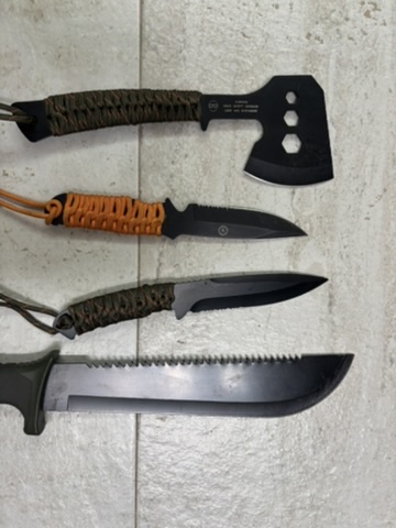Set herramientas supervivencia hacha, cuchillos, machete