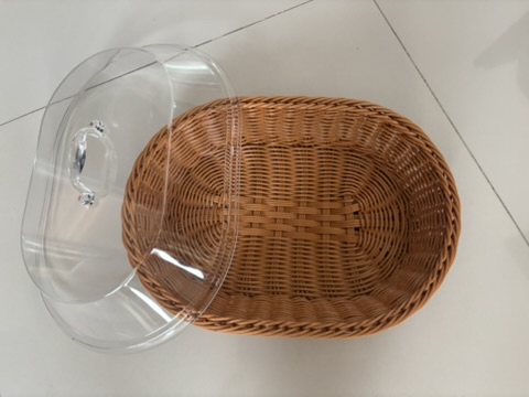 Canasta de mimbre rectangular con tapa acrílica